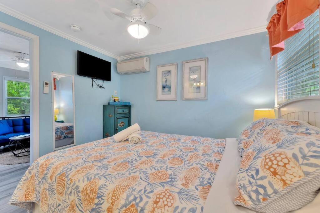 Sea Gem One Bed One Bath Charmer Steps To Beach Bradenton Beach Exterior photo