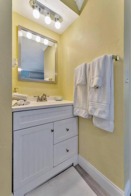 Sea Gem One Bed One Bath Charmer Steps To Beach Bradenton Beach Exterior photo