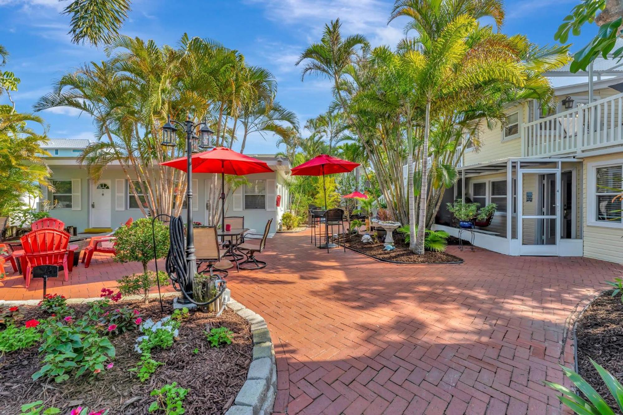 Sea Gem One Bed One Bath Charmer Steps To Beach Bradenton Beach Exterior photo